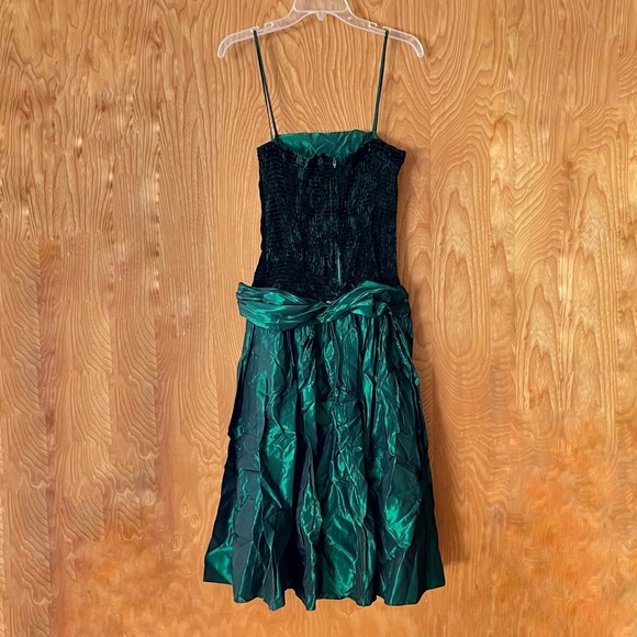Vintage Patty O’Neil forest green crushed velvet & taffeta party dress, size 6 - Picture 6 of 11